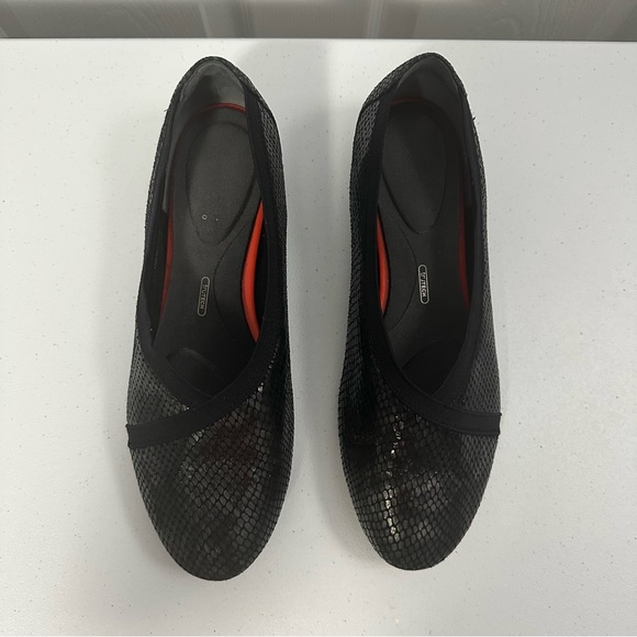 Rockport women’s Black/Grey flat with comport insole - Picture 3 of 6